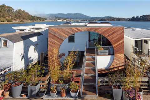 An Unorthodox Houseboat in Sausalito Gives Its Owner Permission to Play