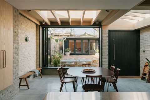 Many Hands Made Light Work of This Luminous Renovation in London