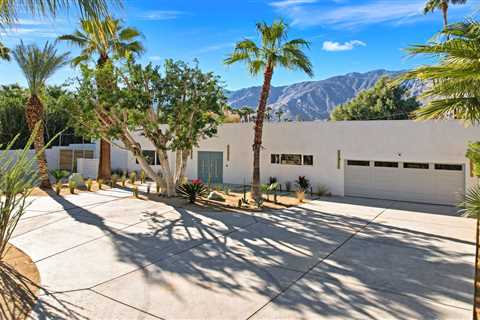 Warning: This Palm Springs Pad May Make You Crave Summer Even More
