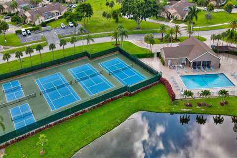 What are the Common Amenities Provided by a Boca Raton Homeowners Association?