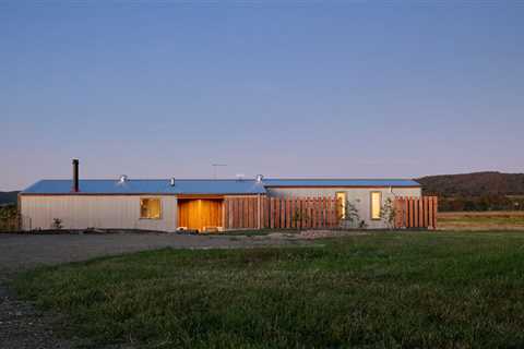 Corrugated Steel Gives This Off-Grid Home in Australia the Feel of a Farm Building