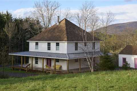 Before & After: A Family of Four Gives a Derelict Catskills Farmhouse a Whimsical Revamp