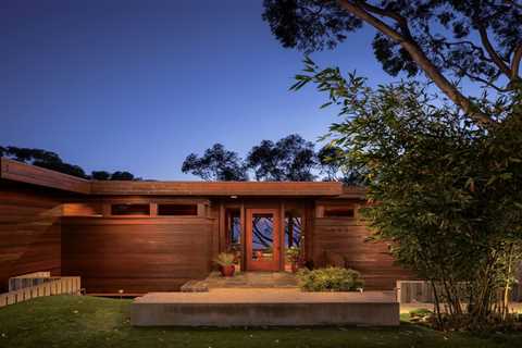 Ocean Views Steal the Show at This $7M Home by a Frank Lloyd Wright Apprentice