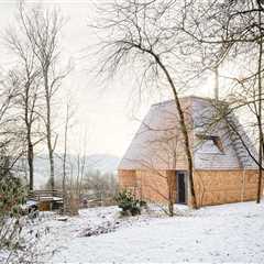 No Metal or Glue Here: This Cabin in Bavaria Came Together 