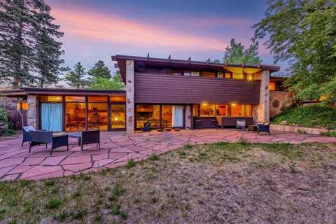 Frank Lloyd Wright’s Granddaughter Designed This $1.2M Colorado Home