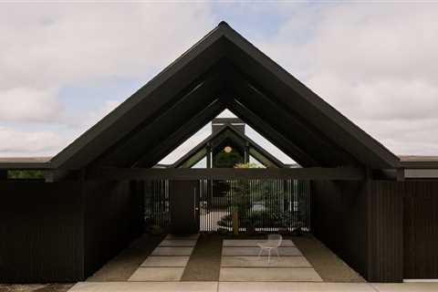 This New $2.6M Home Near Portland Looks Just Like an Eichler