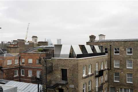 An Eye-Catching Aluminum Pavilion Tops This Renovated London Penthouse
