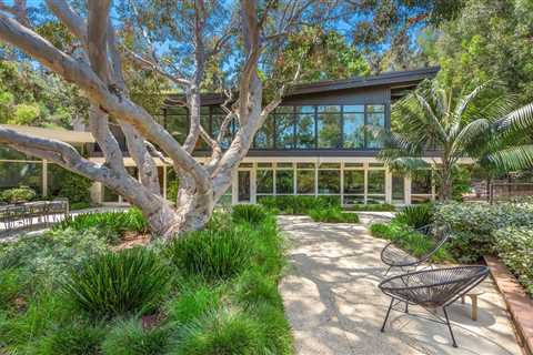 In Brentwood, a Restored 1951 Post-and-Beam Midcentury  Asks $9.4M