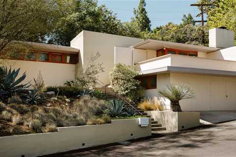 One of Richard Neutra’s Protégés Designed This $1.7M House for a Caltech Professor