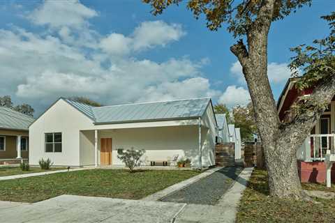 Three Interior Courtyards Let a Family Maintain Suburban-Level Privacy in San Antonio