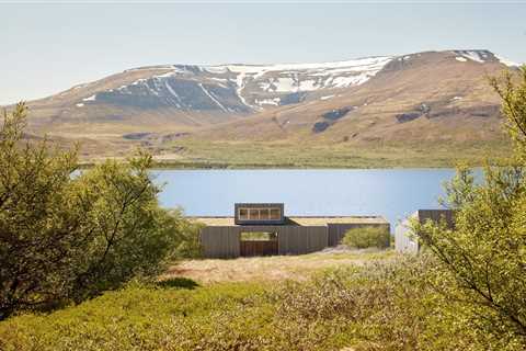 In Iceland, a Lakeside Retreat Rhymes With the Landscape