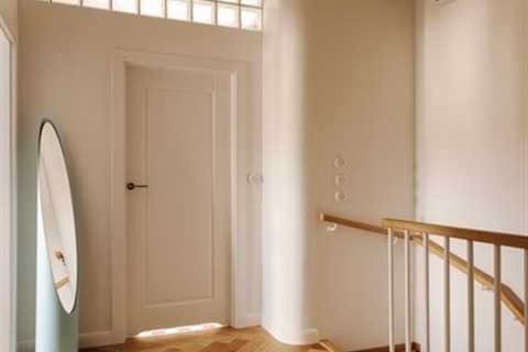 Penny, Subway, Mosaic—This Renovated Warsaw Home Is a Master Class in Tile