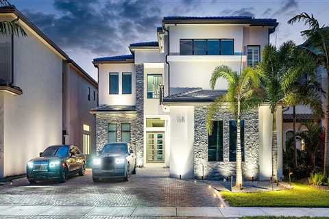 Enhance Real Estate with Solar Landscape Lights in Boca Raton