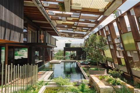 The Natural Swimming Pool at This Australian Home Also Nurtures the Landscaping